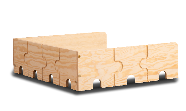 Drewniana barierka w kształcie puzzli wykonane ze sklejki sosnowej w kolorze naturalnego drewna